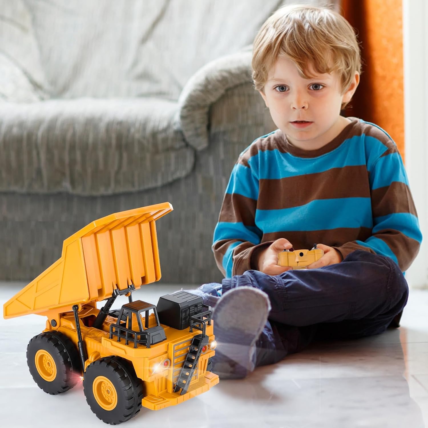 1:24 Scale RC Dump Truck with Lights and Sounds: image 2